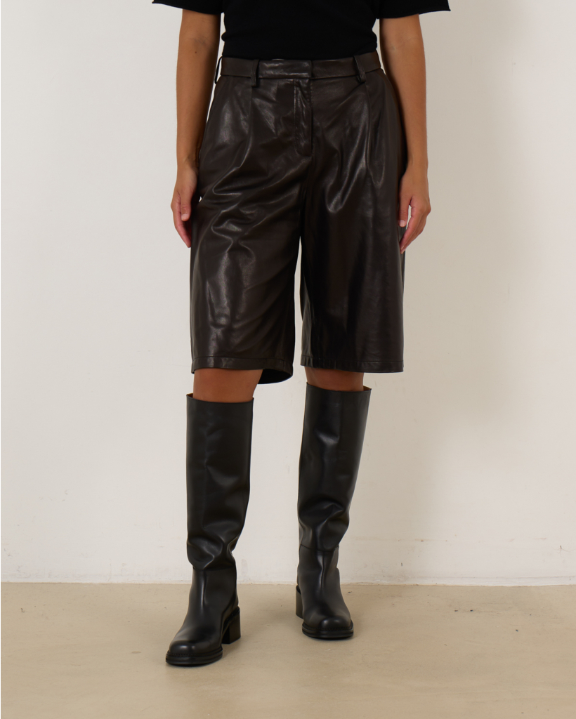 Short Sierra Black