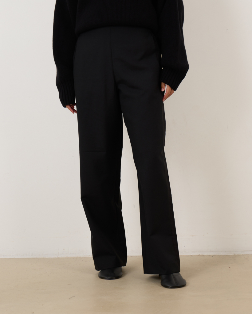 Relaxed Tuxedo Trouser in Black