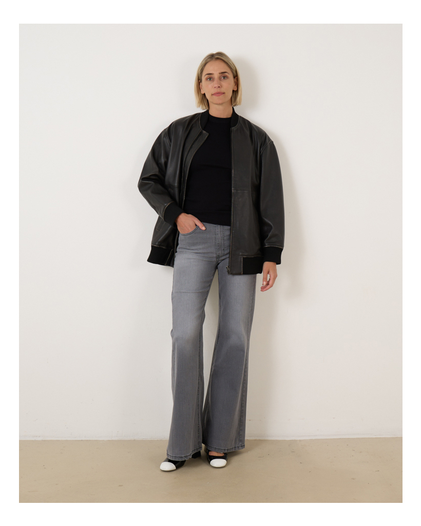 Translate Palas Flared Jeans Donna Tella L:34 to English