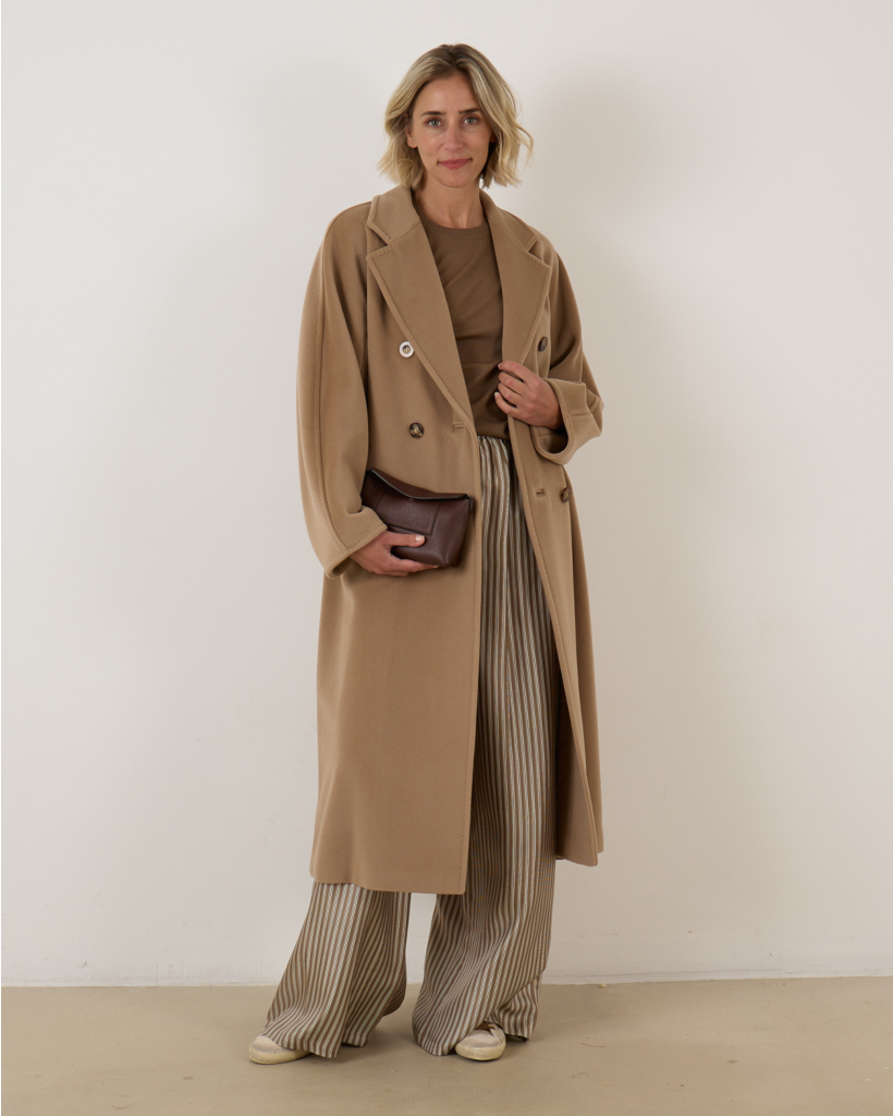 Madame Mantel Camel