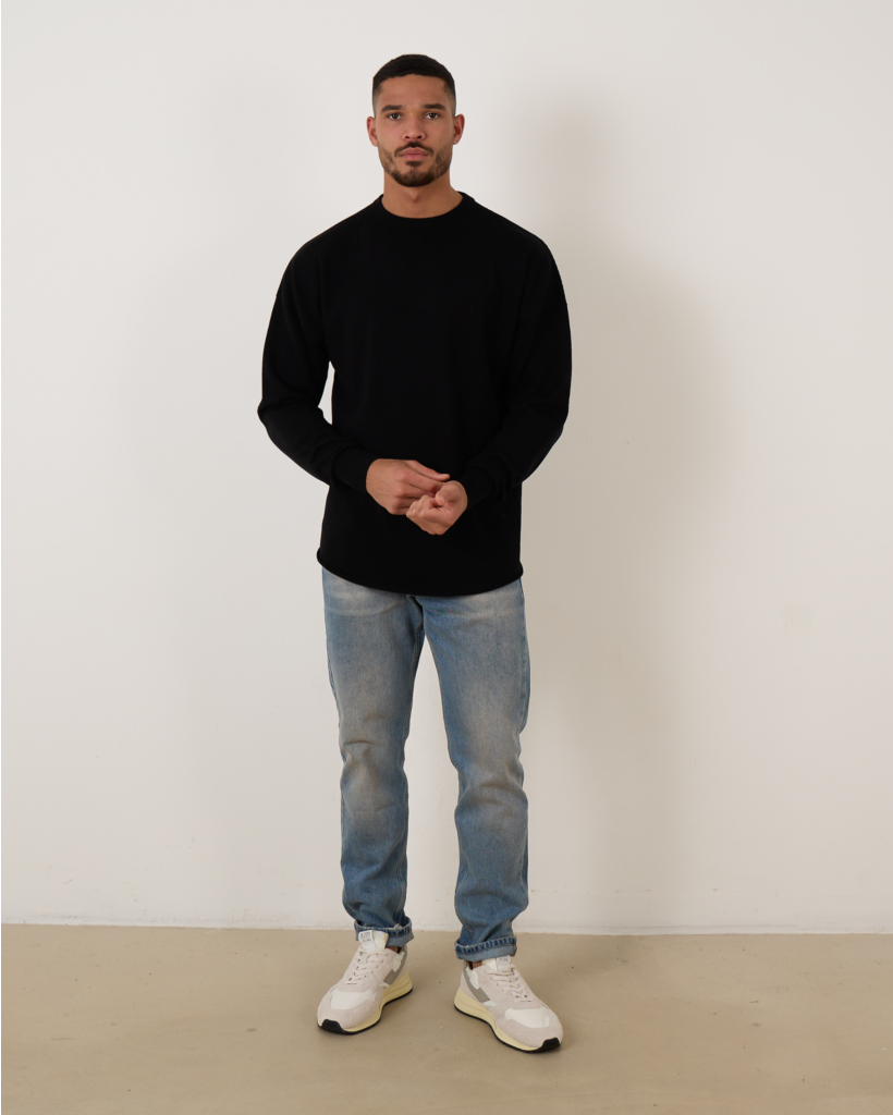 James Oversized Knitted Pullover in Black