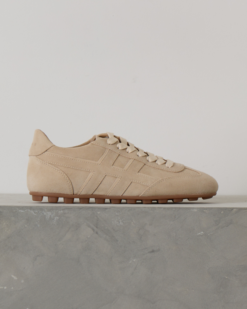 Allacciata Sneaker Biscotti translates to "Laced Sneaker Biscotti" in English.