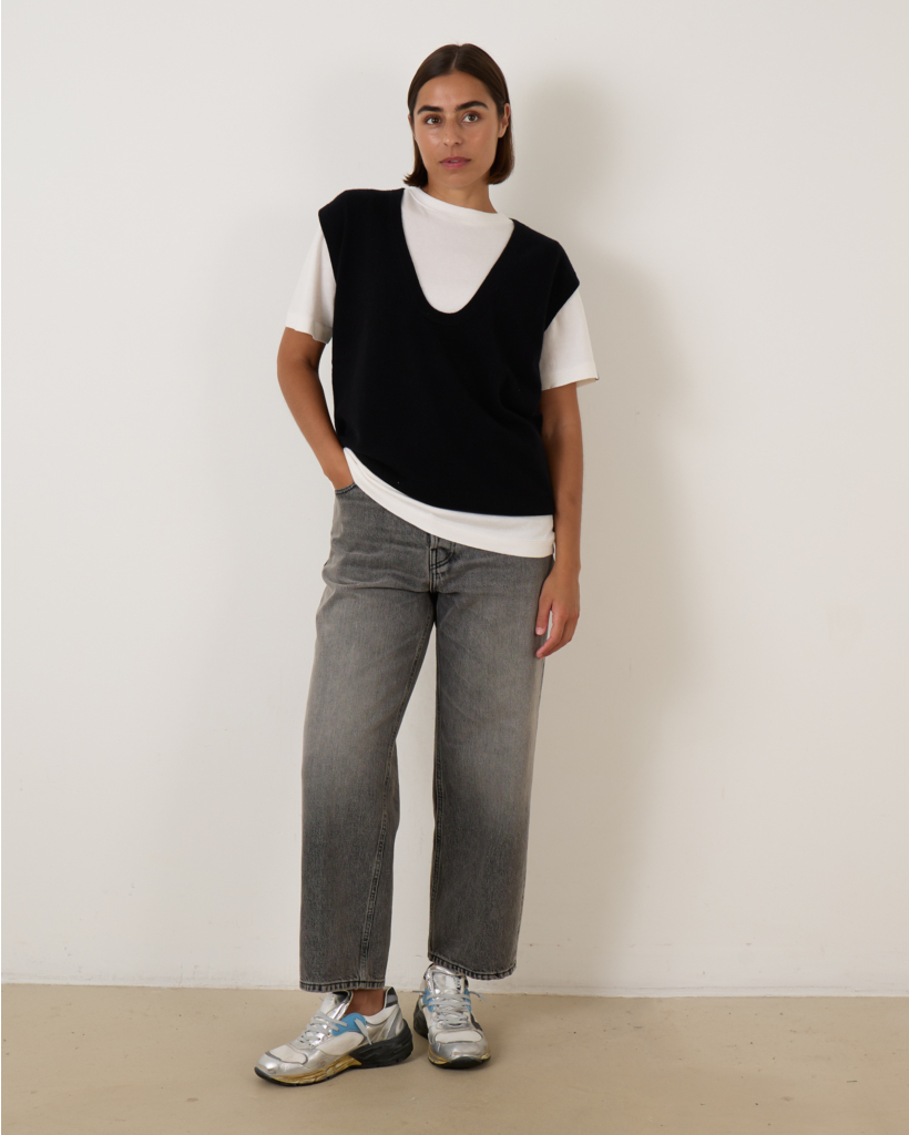 No. 423 Lord Sleeveless Pullover Raven
