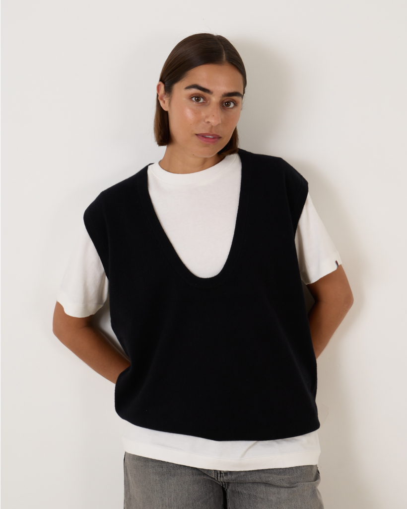 No. 423 Lord Sleeveless Pullover Raven