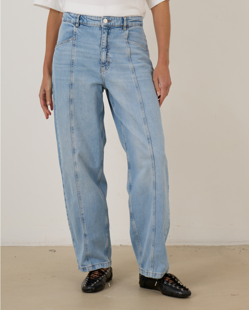 Translate NO 02 Jeans Blue to English