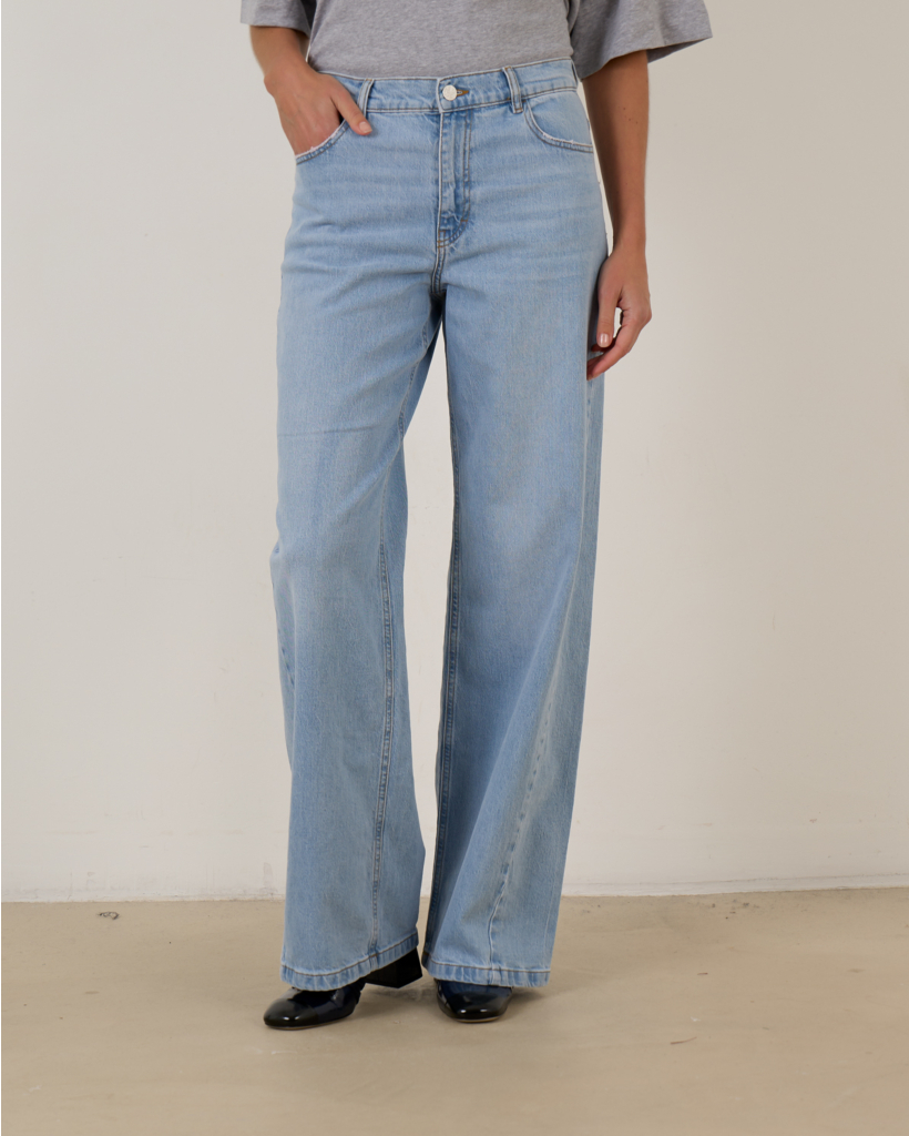Translate NO 03 Jeans Blue to English