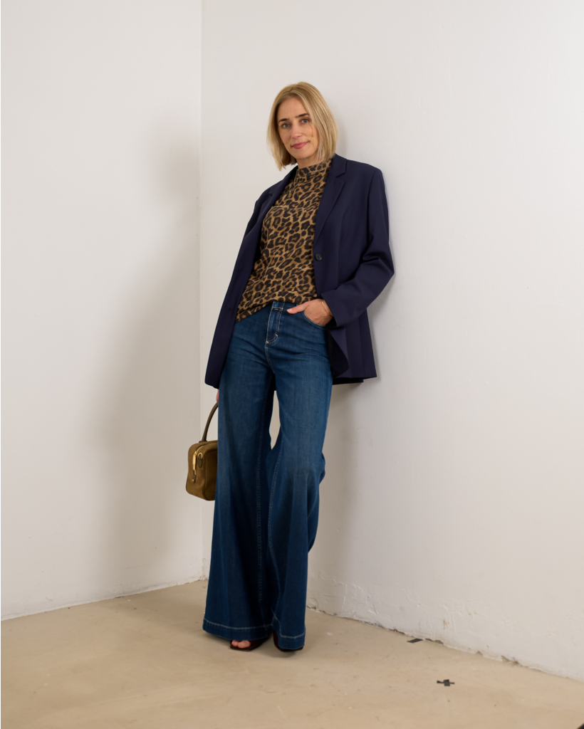 Lola wool-blend blazer in navy