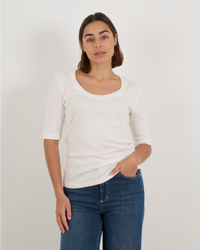 Stretchy Fitted Low-Neck T-Shirt - White