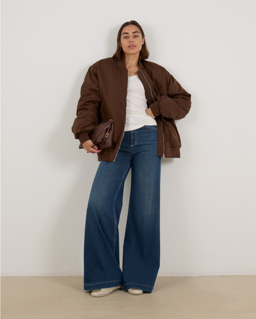 Stretchy Fitted Low-Neck T-Shirt - White