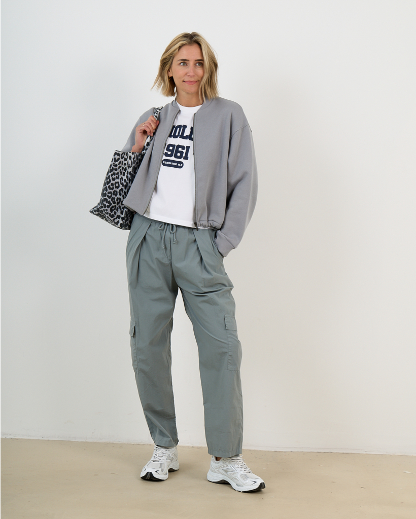 Vest with zipper and Monument print