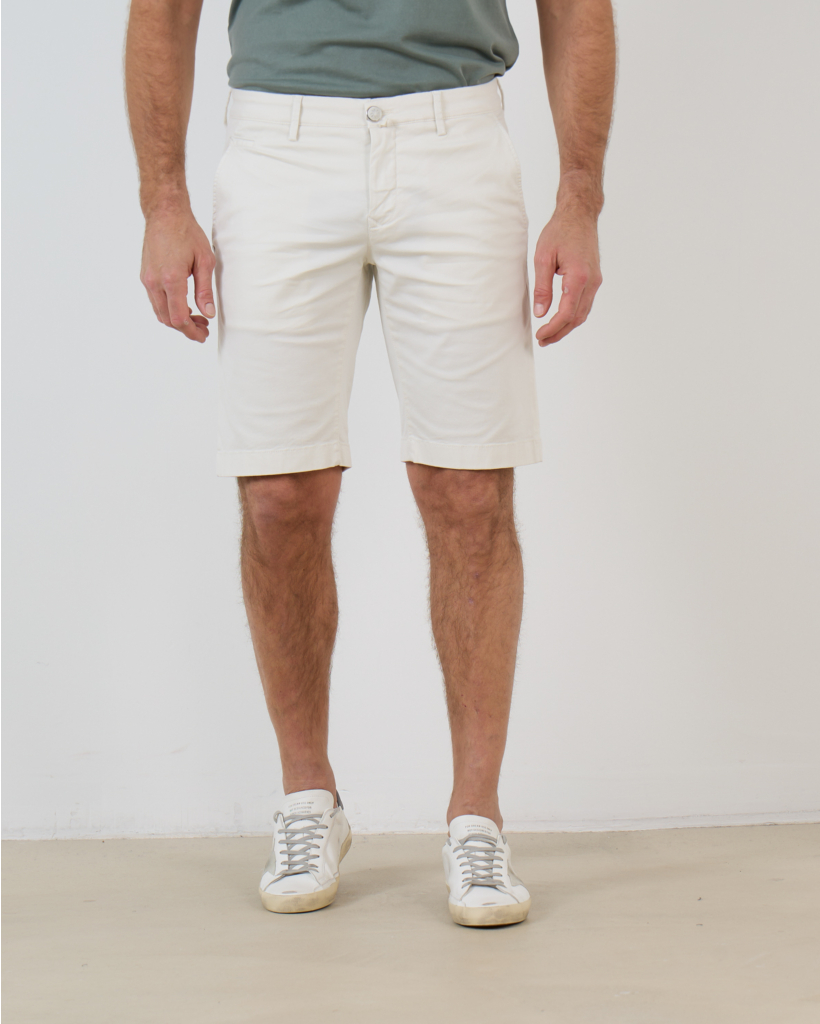 Bob Slim-Fit Off-White Shorts