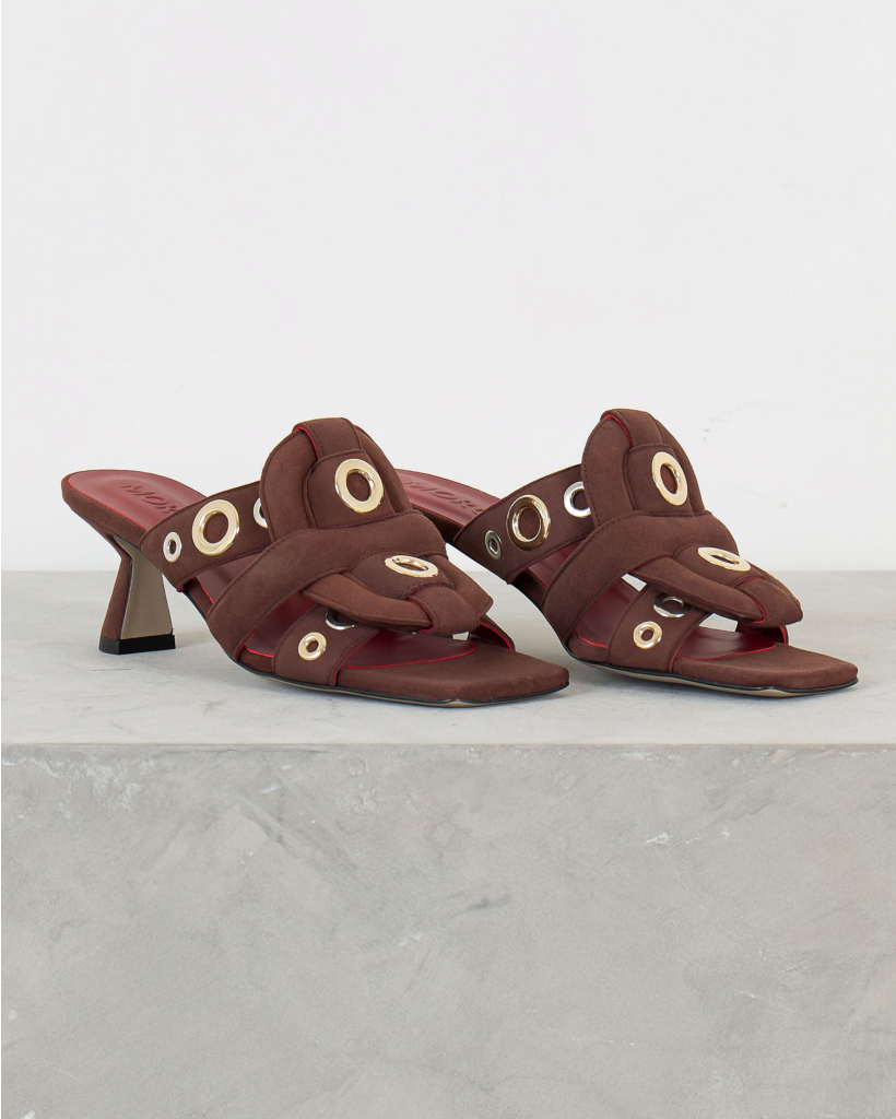 Romy Rivets 03 Hak met Gouden Studs Chocolat