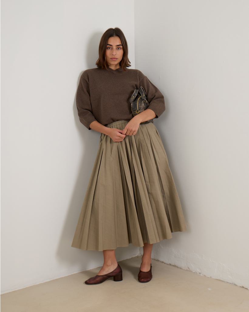 Cashmere Short-Sleeve V-Neck Sweater in Mud