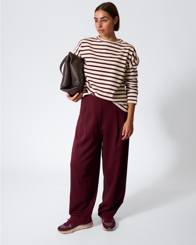 Straight-Leg Travel Trousers in Aubergine