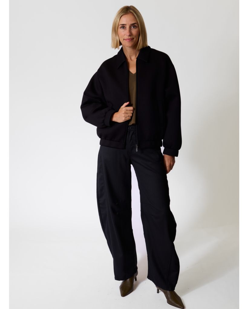 Aliana Mid-Rise Barrel Fit Black Caster