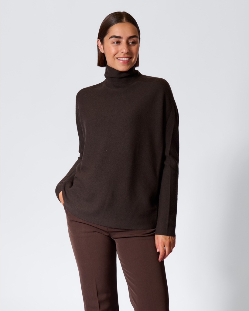 Liora Merino Egg-shaped Turtleneck Sweater Chocolate Brown