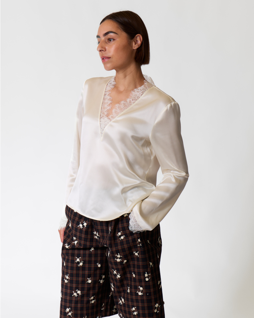 Shiny Long-Sleeve with Lace - Egret