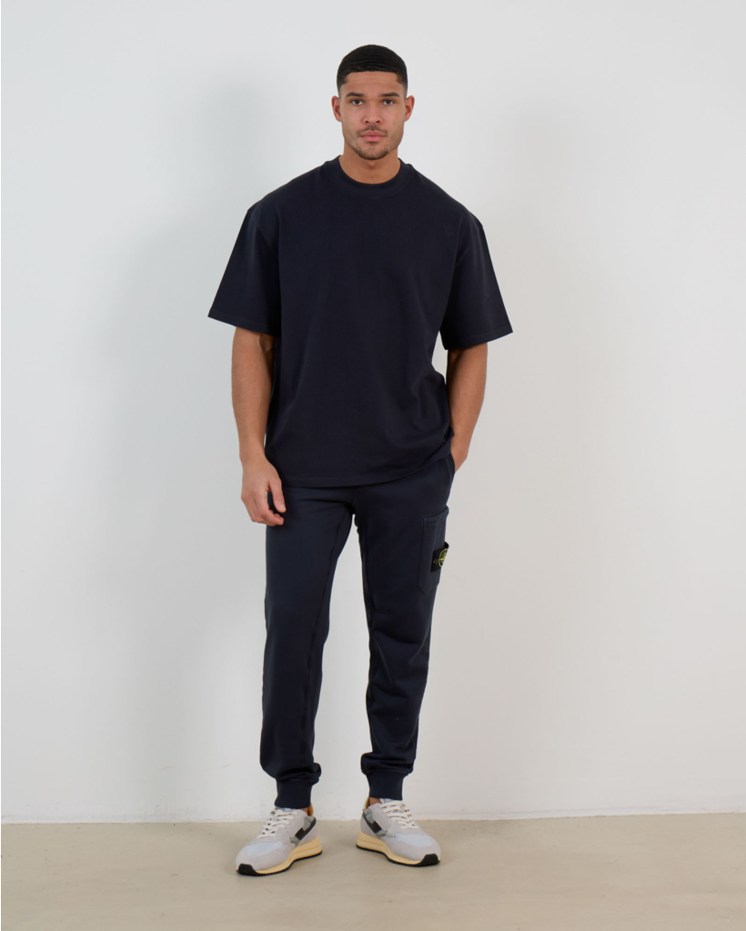 navy short-sleeved T-shirt