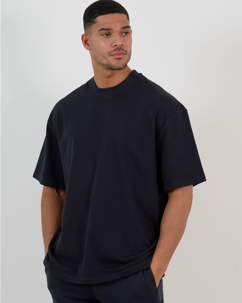 navy short-sleeved T-shirt