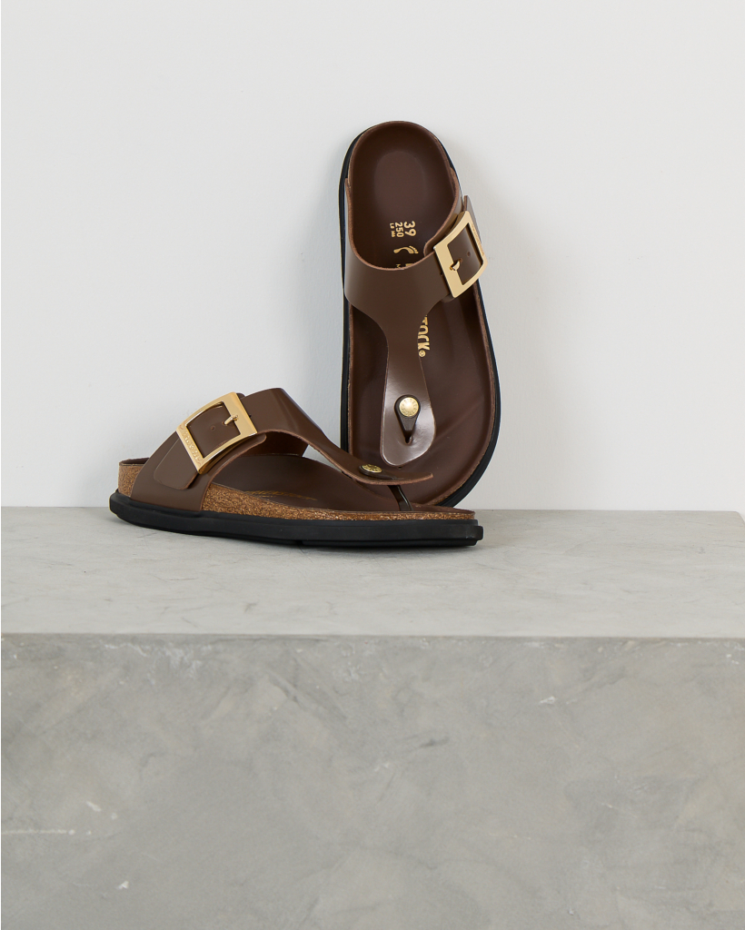 Gizeh Droplet Buckle Cupsole Sandal High-Shine Carafe
