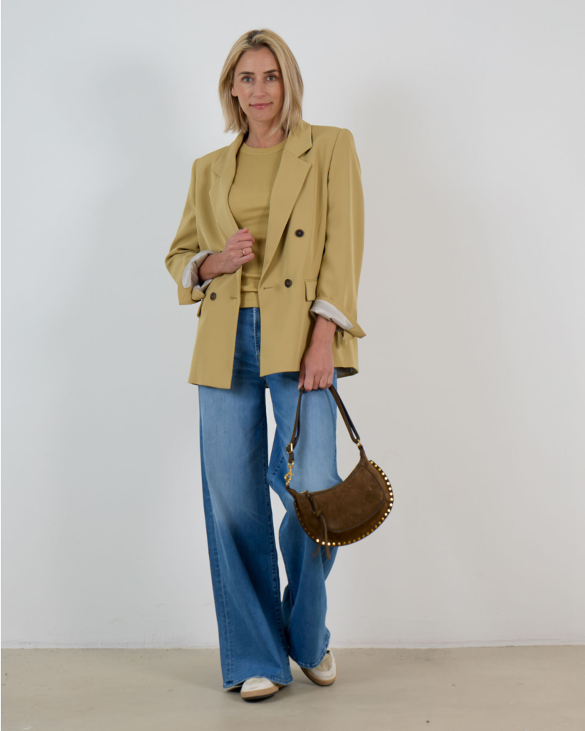 The Patch Pocket Mid Rise Jeans Blue