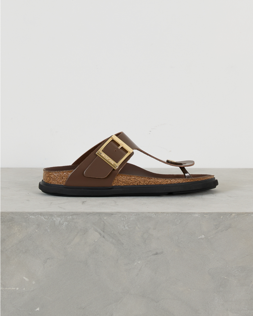 Gizeh Droplet Buckle Cupsole Sandal High-Shine Carafe