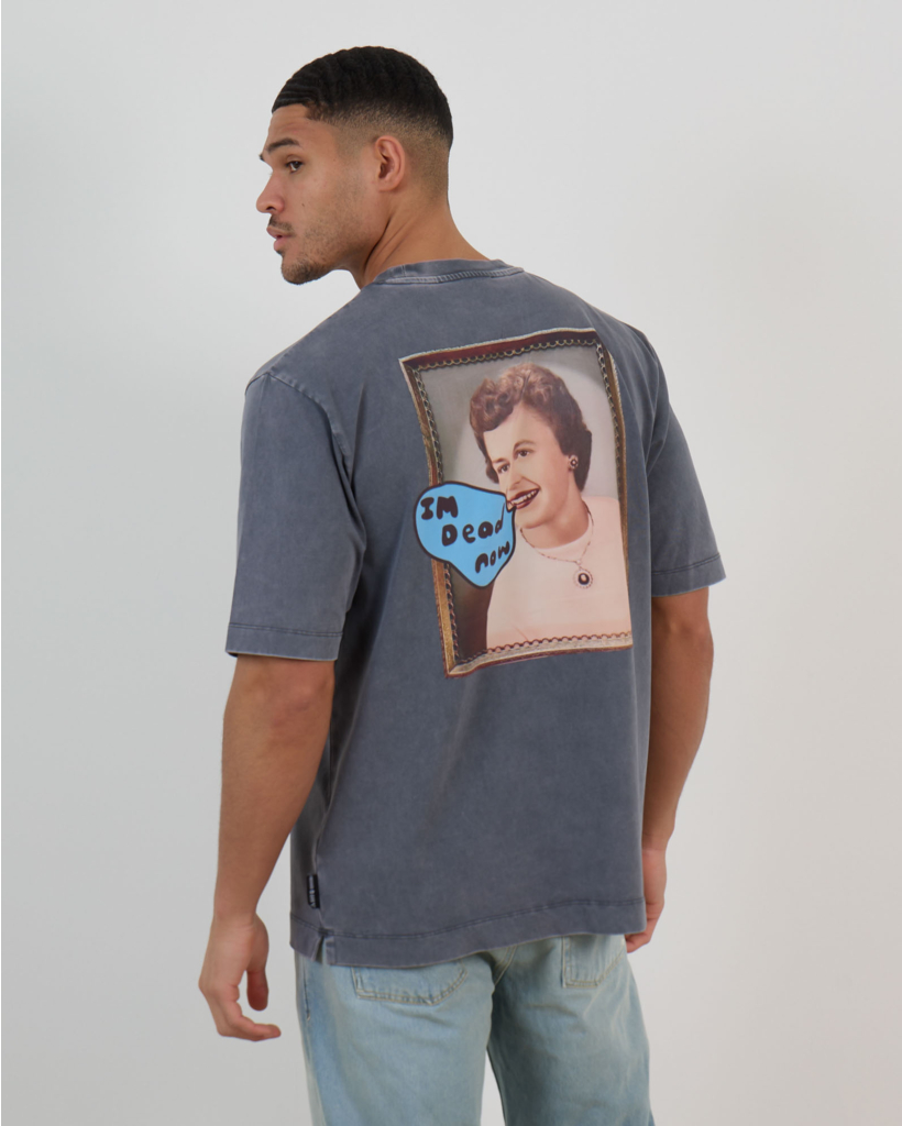 grey short-sleeved T-shirt
