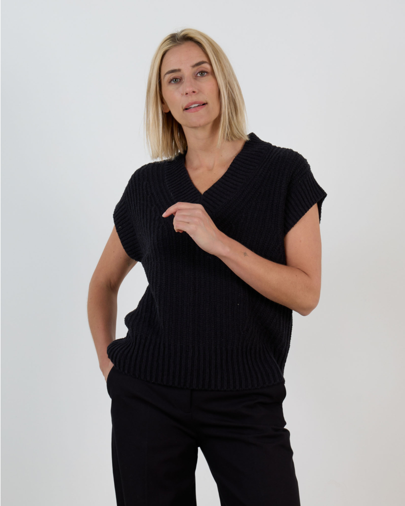 Nylas Cotton Knit V-Neck Pullover Black