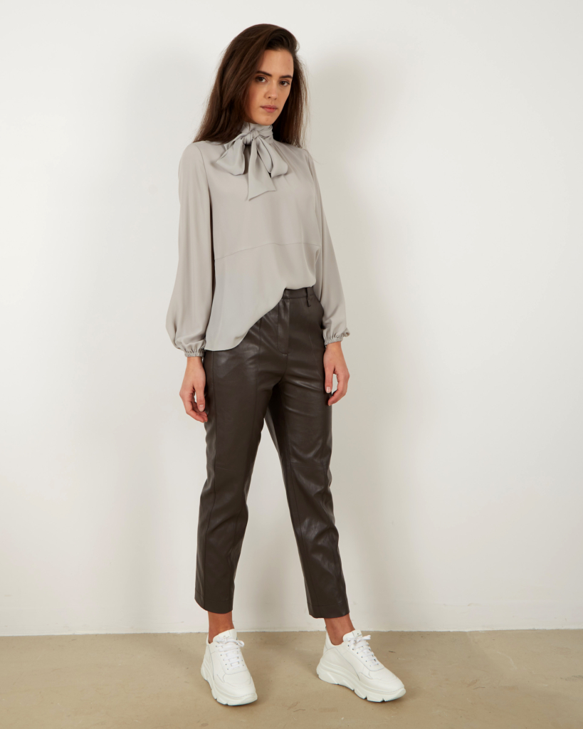 Luisa Cerano Blouse with bow light grey