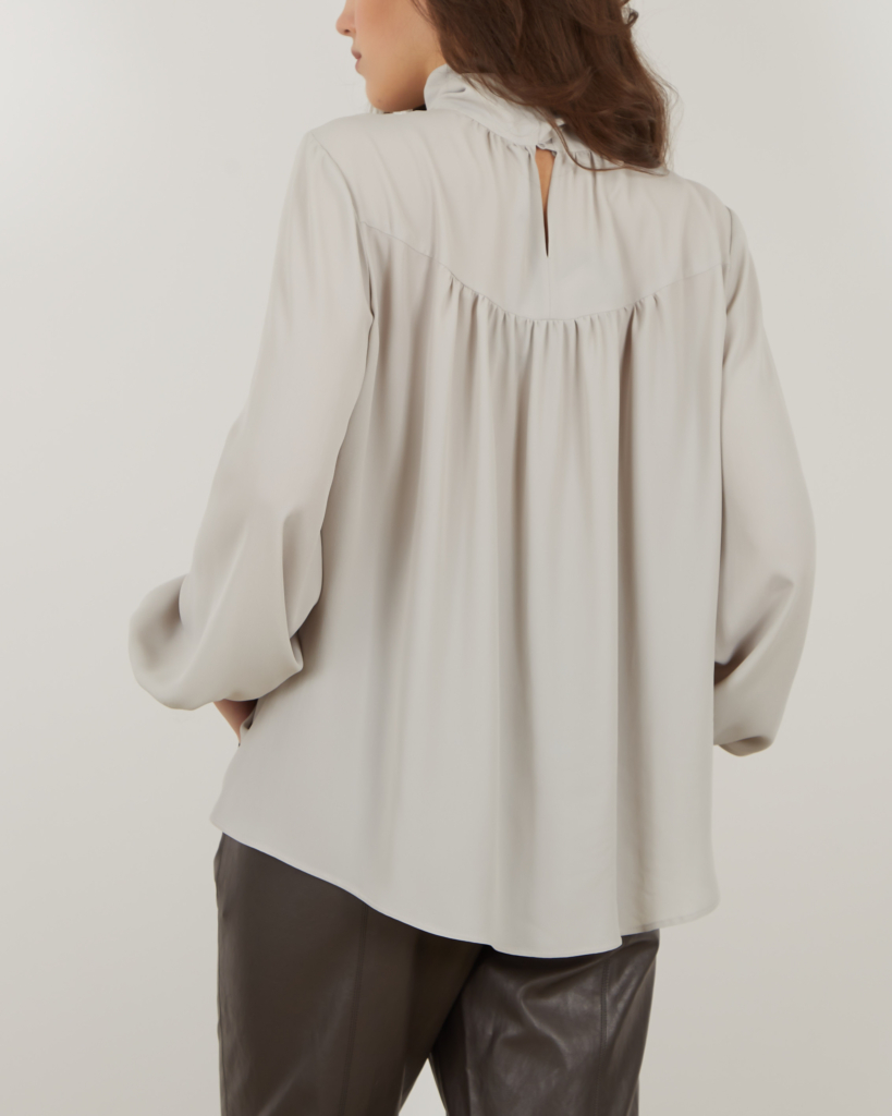 Luisa Cerano Blouse with bow light grey