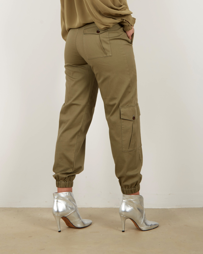 Closed Cargo pants in green umber
