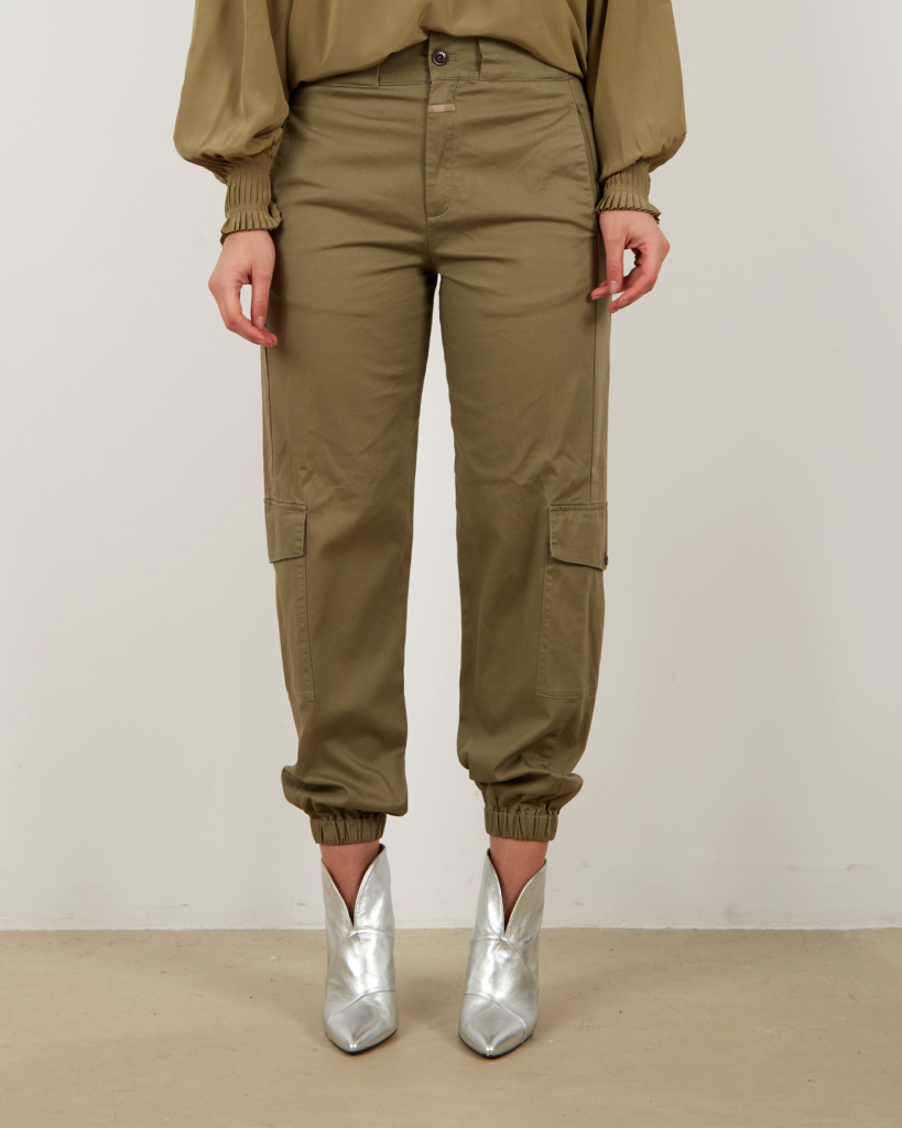 Closed Cargo pants in green umber