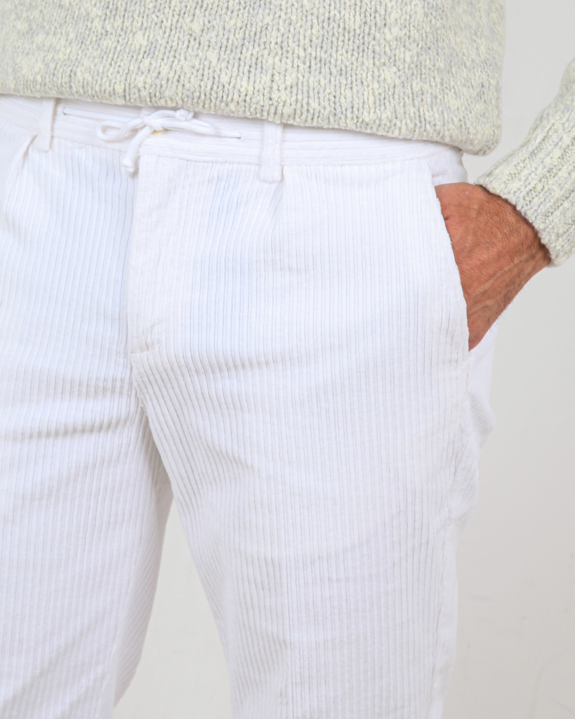 04651/ A trip in a bag Trousers casual white