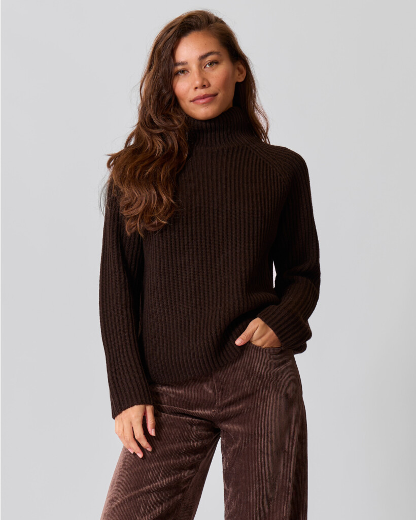 Arwen Ribbed Turtleneck Chocolate Brown