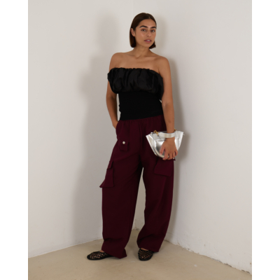 Ganni Zwarte Top met Pofdetail en Ribstructuur