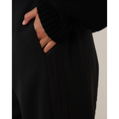 6397 Relaxed Tuxedo Trouser in Black