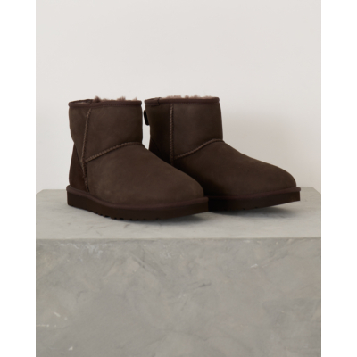 UGG Translate Classic Mini Cocoa to Dutch