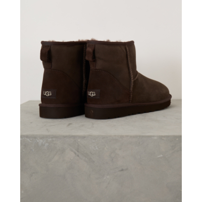 UGG Translate Classic Mini Cocoa to Dutch