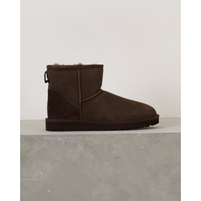 UGG Translate Classic Mini Cocoa to Dutch