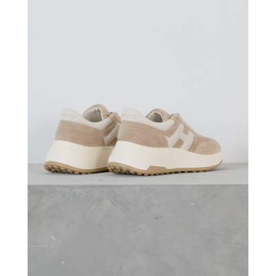 Hogan Hyperlight Suede Sneaker met Hoge Zool Beige